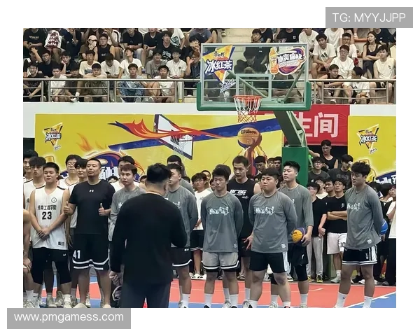 徐通与孙鹏单挑热身比拼全面展示各自独特球风你更青睐谁的打法风格